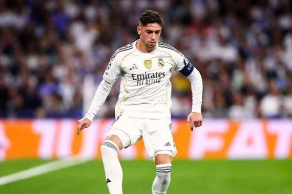 أين يجب أن يلعب فالفيردي بعد تعافي أرنولد وكارفاخال