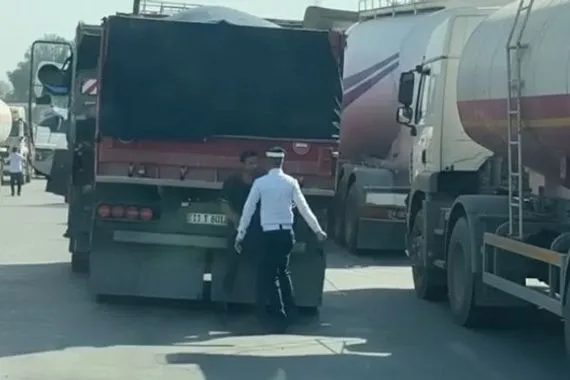 المرور يفرض غرامات على مركبات الحمل غير الملتزمة بوضع اللوحات الثلاث