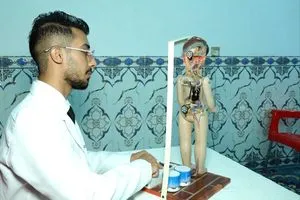 عراقي من الديوانية يبتكر جهازاً طبياً لمحاكاة أعراض الغدة الدرقية وكالة الانباء العراقية واع