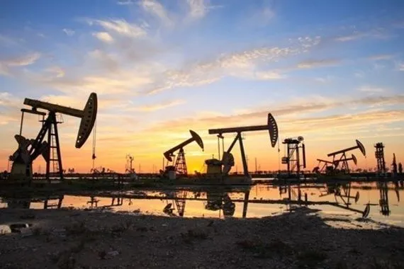 اقتصادي تراجع أسعار النفط لن يؤثر حالياً على رواتب الموظفين
