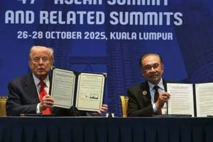 ترامب يوقع في ماليزيا اتفاق المعادن النادرة ويتوجه نحو اليابان والصين