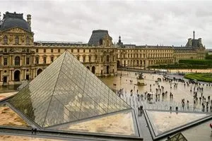 اعتقال اثنين من عصابة متحف اللوفر