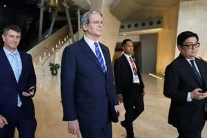 وزير الخزانة الأميركي الصين ستؤجل قيود المعادن النادرة وستستأنف شراء فول الصويا