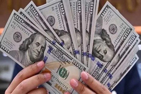 انخفاض طفيف بأسعار الدولار مقابل الدينار العراقي اليوم