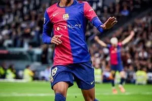 أسطورة ريال مدريد لامين سيكون الأفضل في التاريخ