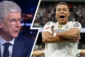 كيف نجح مبابي في الهروب من مصيدة تسلل برشلونة فينغر يوضح