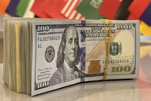 الكاظمي السوق الموازي وراء ارتفاع أسعار صرف الدولار