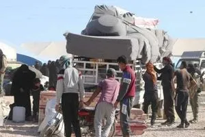 العراق يبدأ نقل أكثر من 800 شخص من مخيم الهول السوري إلى مخيم الجدعة