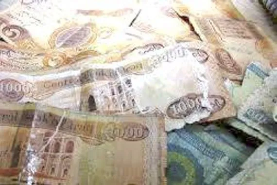 مواطنون يشكون من تعقيد إجراءات إستبدال العملة التالفة