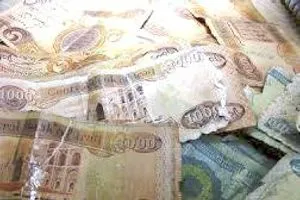 مواطنون يشكون من تعقيد إجراءات إستبدال العملة التالفة