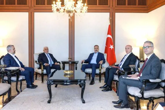 الفيّاض يلتقي في أنقرة وزير الخارجية التركي