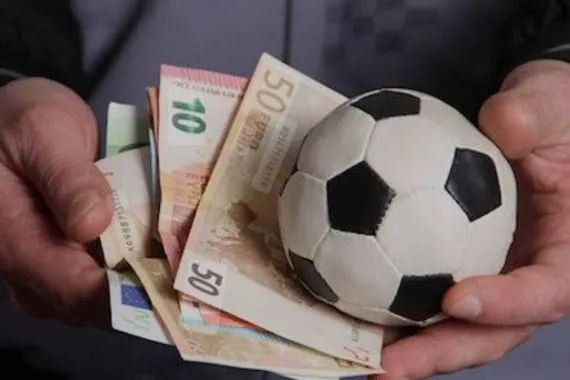 حكام كرة متهمون بالمراهنة على المباريات