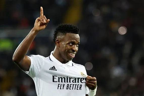 ريال مدريد يجمد مفاوضات تجديد عقد فينيسيوس