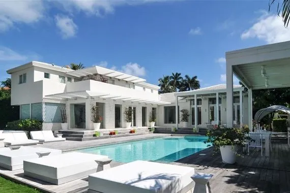 لامين جمال يجمع الأموال لشراء هذا القصر