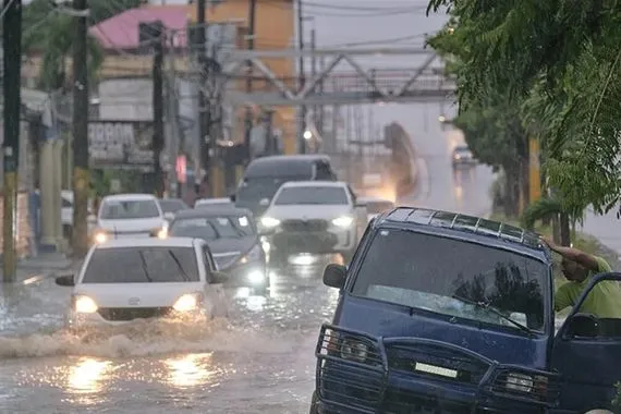 ميليسا يتسبب بإجلاء نحو ألف شخص في غوانتانامو