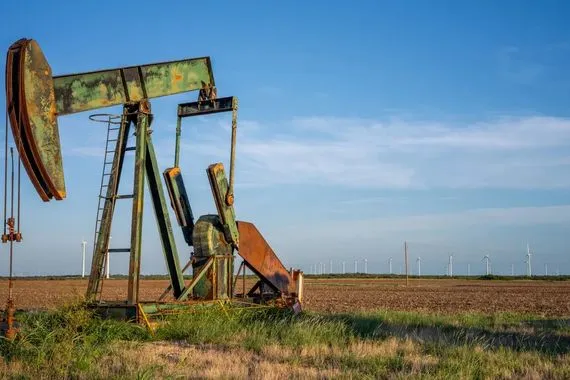 النفط يرتفع مع اتفاق تجاري مبدئي بين واشنطن وبكين شفق نيوز