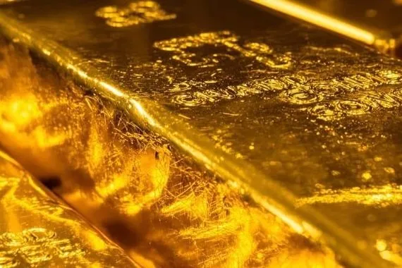 انخفاض أسعار الذهب مع صعود الدولار وتراجع التوترات التجارية