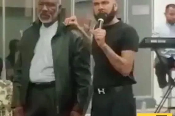 لاعب برشلونة يتحول لرجل دين