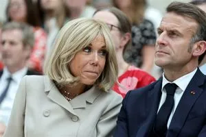زوجة ماكرون رجل بدء محاكمة التنمر الأكبر في الإليزيه