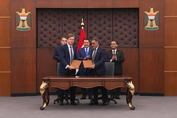 السوداني يرعى مراسم توقيع وزارة النفط عقد تنفيذ المنصة العائمة للغاز مع شركة اكسيليريت الأمريكي