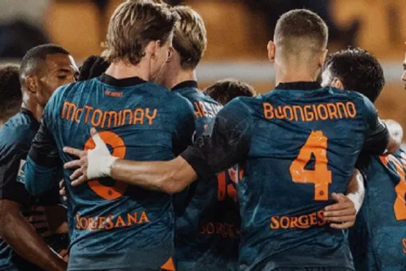 نابولي يحافظ على الصدارة بالفوز على ليتشي