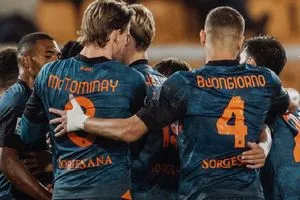 نابولي يحافظ على الصدارة بالفوز على ليتشي