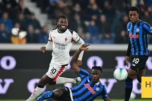 ميلان يسجل الهدف الاول في شباك اتالانتا