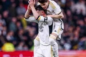 صورة فران غارسيا يدعم كارفخال