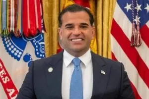 زيارة غامضة ومداولات مغلقة مبعوث ترامب يصل بغداد سراً ويجتمع بقيادات سياسية بارزة وكالة بغداد اليوم الاخبارية