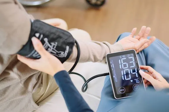 خبراء يحددون قواعد مهمة للوقاية من ارتفاع ضغط الدم