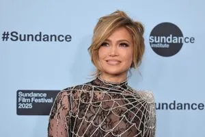 جينيفر لوبيز تكشف سر تألقها طقس بسيط يحافظ على إشراقتها الدائمة