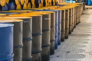 عامل امريكي يرفع النفط عالميا وقرار من أوبك يحجّم الأرباح