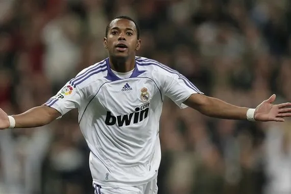 لاعب ريال مدريد في السجن أعيش بين القتلة والمجرمين