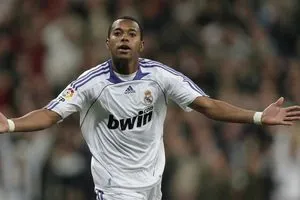 لاعب ريال مدريد في السجن أعيش بين القتلة والمجرمين