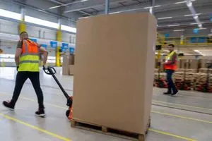 أكبر موجة تسريح في تاريخ أمازون 30 ألف موظف مهددون بفقدان وظائفهم