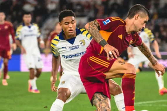 روما ينافس على القمة بعد الفوز على بارما