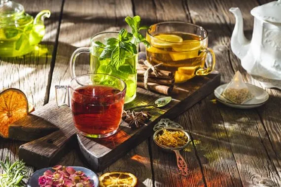 تعرف على الفوائد الصحية لأنواع الشاي وأفضل وقت لتناولها