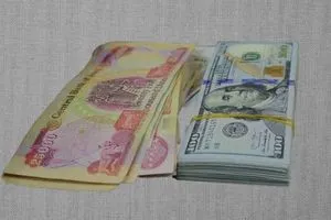 انخفاض بأسعار صرف الدولار في العراق