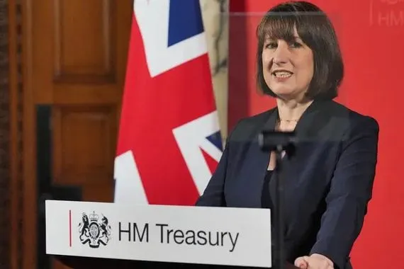 وزيرة الخزانة البريطانية تعتذر بعد تأجير منزلها دون ترخيص