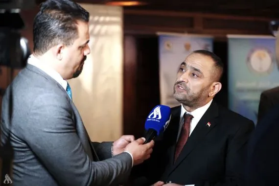 وزير الكهرباء خطة شاملة لتغطية المحافظات كافة بمشاريع الطاقة الشمسية وكالة الانباء العراقية واع