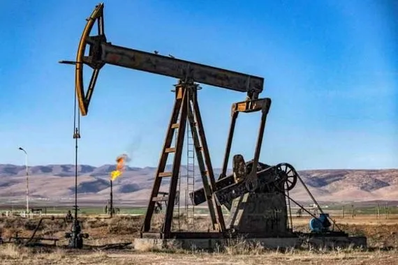 أسعار النفط تتراجع للشهر الثالث على التوالي