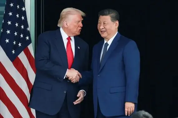 ترامب وشي يتفقان على تعليق رسوم الموانئ