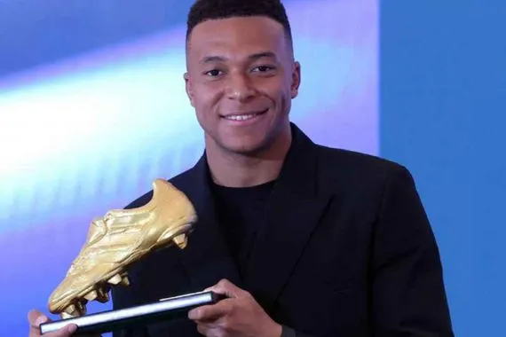 مبابي يتسلم الحذاء الذهبي ويطمح للاحتفاظ به مجددا في 2026