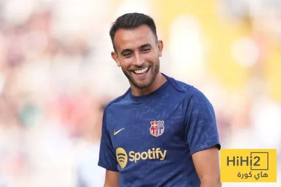 برشلونة يقترب من تمديد عقد مدافعه