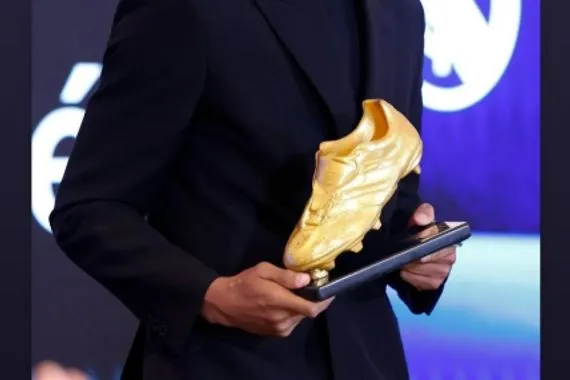 إندريك يهنئ مبابي بكلمتين فقط