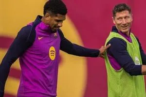 ليفاندوفسكي يعرب عن حماسه الشديد بعد عودته للتدريبات