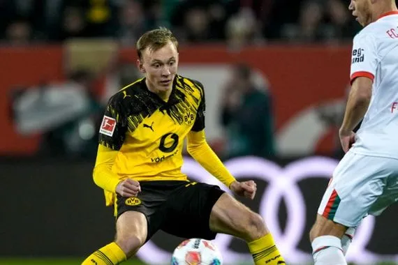 احصائيات الشوط الاول من مباراة بروسيا دورتموند واغسبورغ