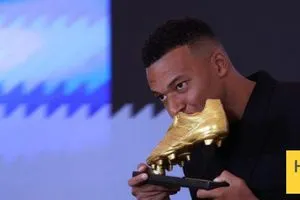 برشلونة يتفوق على ريال مدريد في الحذاء الذهبي رغم تتويج مبابي