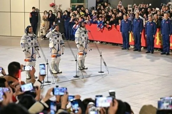 الصين تواصل تعزيز حضورها الفضائي بمهمة شنتشو 21 الجديدة