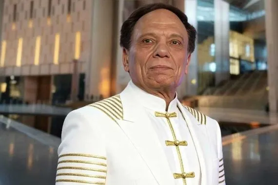 الفنان عادل إمام بالزي الفرعوني صورة تثير ضجة على السوشيال ميديا